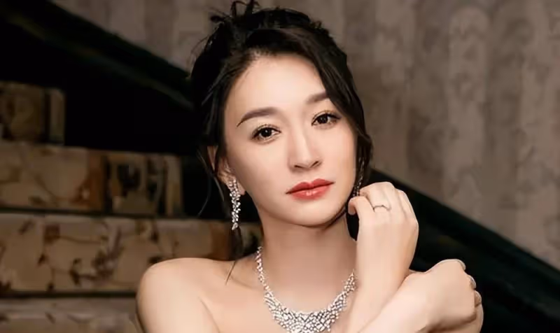 李小冉：被富豪折磨近10年，為鄢頗流產2次，男閨蜜砸5億甘心接盤