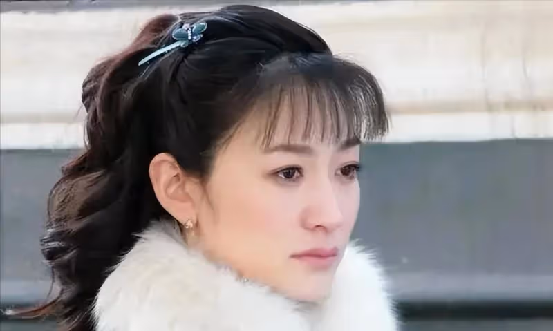 李小冉：被富豪折磨近10年，為鄢頗流產2次，男閨蜜砸5億甘心接盤