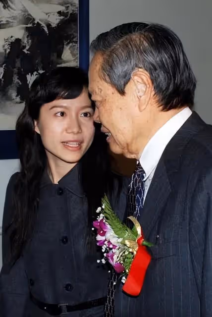 百歲老人楊振寧被傳病危,希望嬌妻改嫁,曝18億資產一分沒給她