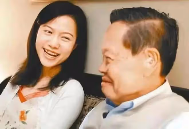 百歲老人楊振寧被傳病危,希望嬌妻改嫁,曝18億資產一分沒給她