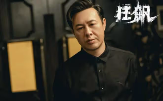張頌文機場遭女粉圍堵,與眾人合影態度親切,反對接機勸粉絲別來