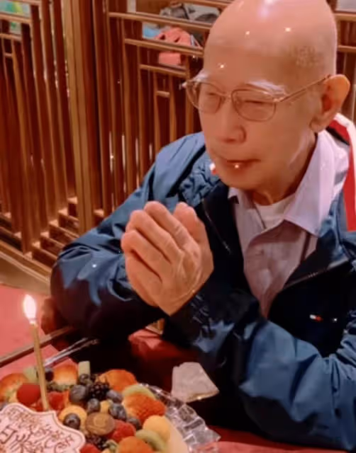 TVB視帝為91歲岳父慶生!三代同堂溫馨合影曝光,兒子太像媽媽