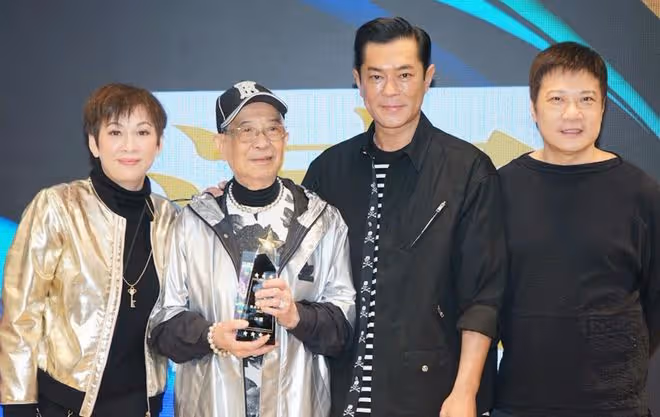 86歲演員江圖近況,終身未婚與乾兒子相依為命,對方卻因癌症去世