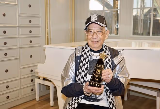 86歲演員江圖近況,終身未婚與乾兒子相依為命,對方卻因癌症去世