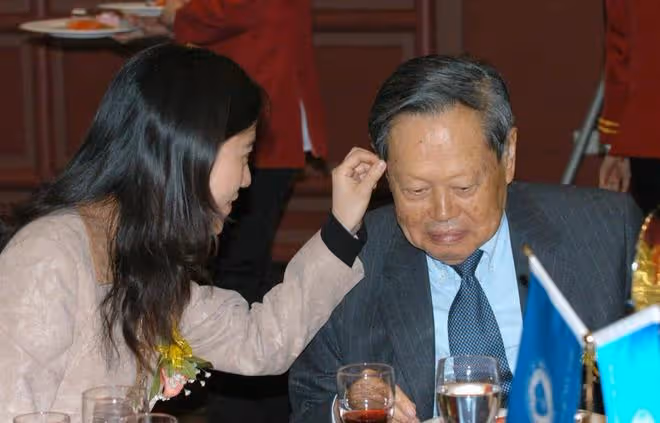 曝:101歲楊振寧再次病危,翁帆晝夜服侍,為愛相守19年讓人動容