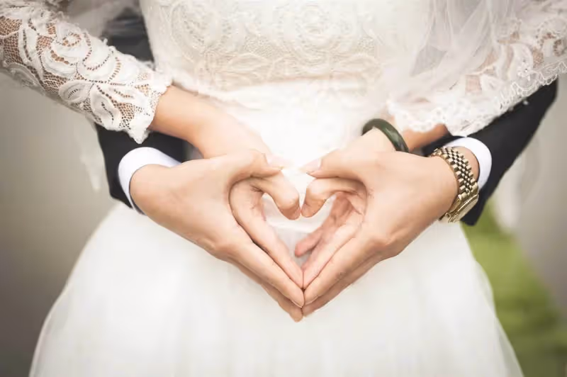 「結婚4年未育」忍痛失婚，簽字時工作人員「不停踢丈夫的腳」　丈夫轉頭看一眼妻子：不離了！