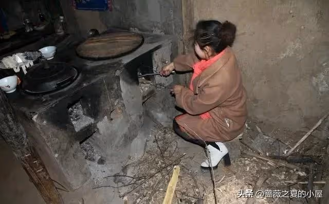 婆婆過60大壽,兒媳夾菜吃,婆婆故意把菜端走,兒媳:你有完沒完