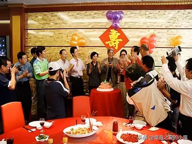 婆婆過60大壽,兒媳夾菜吃,婆婆故意把菜端走,兒媳:你有完沒完