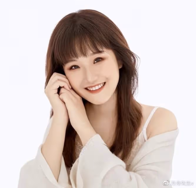 又一女孩遭網暴!高考誓師激情演講,表情亢奮,被吐槽魔怔太可憐