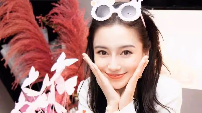 Baby低調慶34歲生日，打扮粉嫩少女感足，張大大猛夸全世界第一美