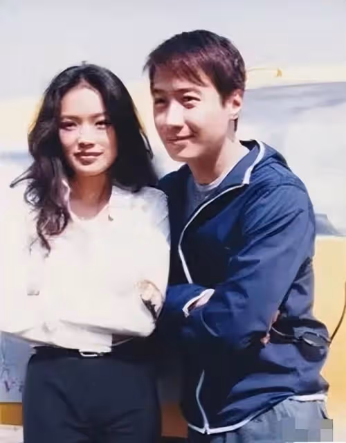 黎明前妻樂基兒疑似再離婚,曬與兒子互吻照片被罵,文案引人遐想