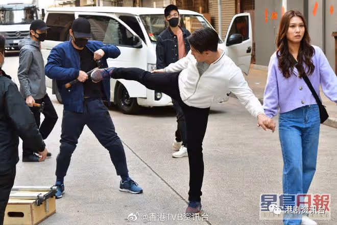 TVB當紅小生撞車爆眉骨縫7針!貼住除疤貼開工拍打戲