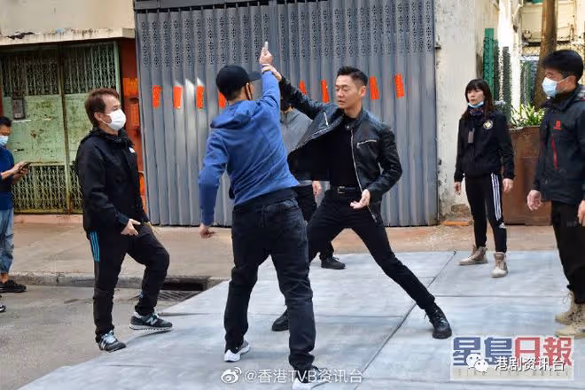 TVB當紅小生撞車爆眉骨縫7針!貼住除疤貼開工拍打戲