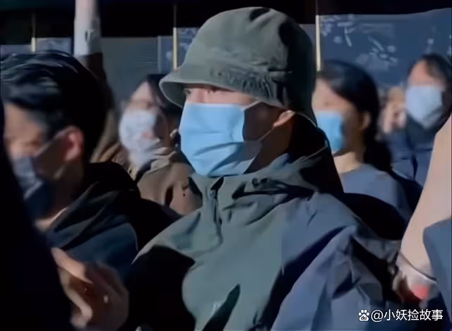王一博所在即是人氣之地！他現身戲劇節，沒想到引來大批路人圍堵