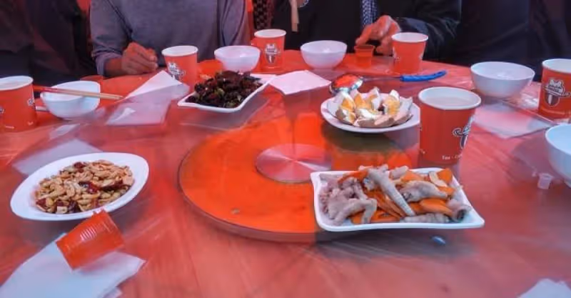 在婆家，看大嫂挺著大肚子準備飯菜，無一人給她幫忙，我不想嫁了
