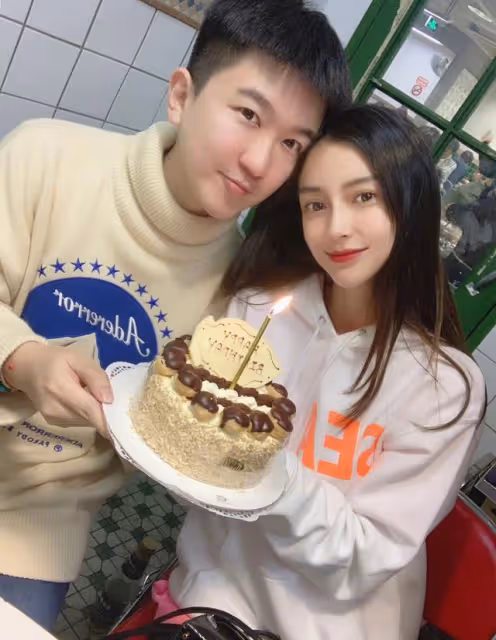 Baby34歲生日,楊冪留言送祝福互稱楊老師,倪妮連續9年為其慶生