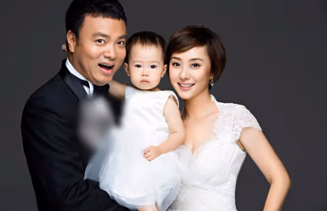 42歲女星官宣離婚！與大12歲央視沙桐結婚13年，自稱如兄弟般純潔