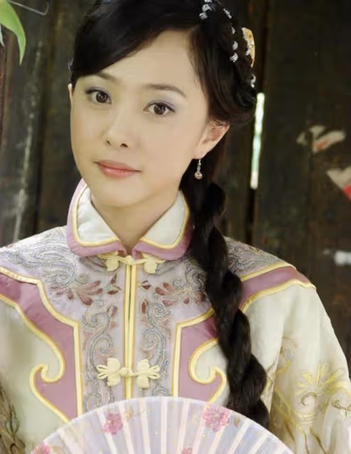 42歲女星官宣離婚！與大12歲央視沙桐結婚13年，自稱如兄弟般純潔