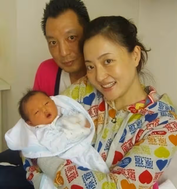 13年情逝!54歲央視名主持官宣與小12歲女星離婚,無性婚姻系主因