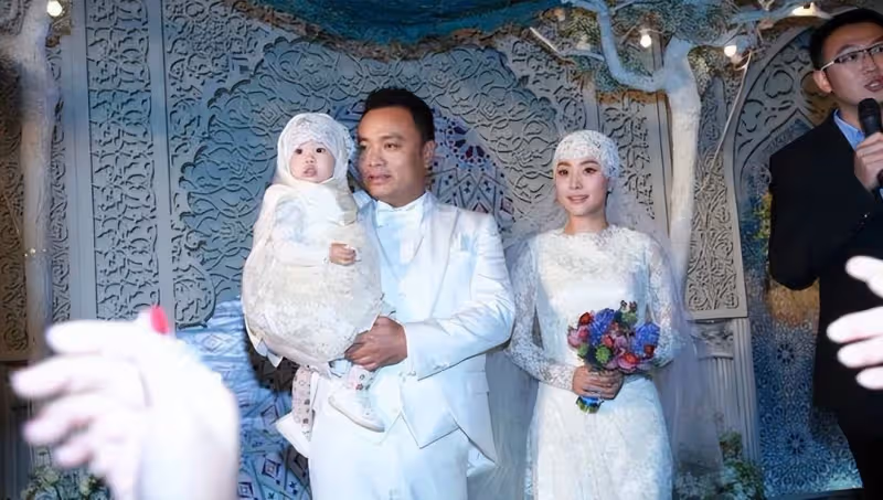 13年情逝!54歲央視名主持官宣與小12歲女星離婚,無性婚姻系主因