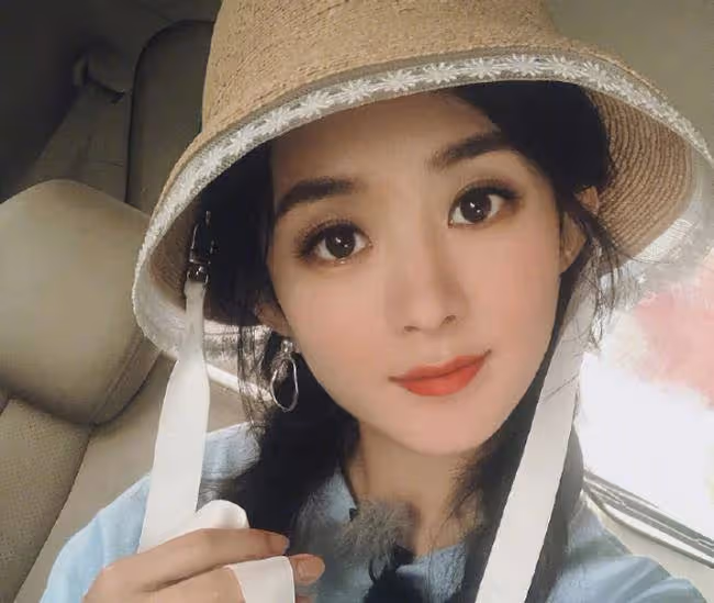 趙麗穎連曬18張自拍,懟臉拍狀態十分少女,是心動的感覺