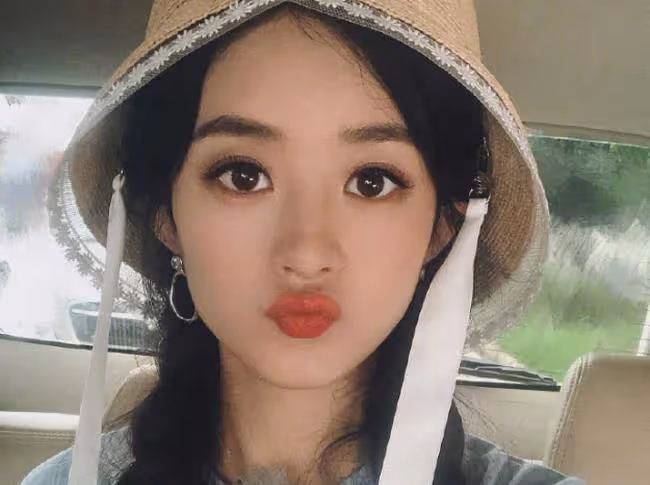 趙麗穎連曬18張自拍,懟臉拍狀態十分少女,是心動的感覺