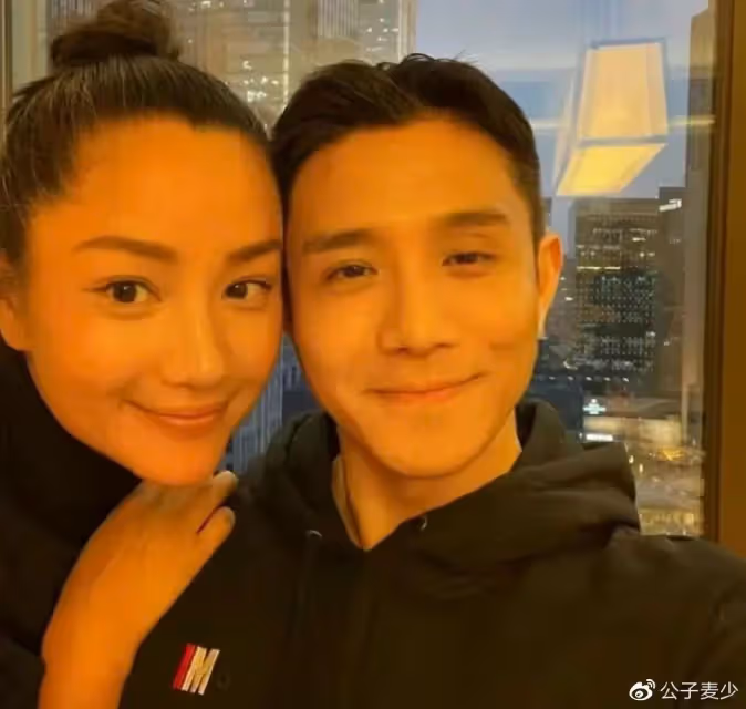 超模瞿穎新男友疑似曝光!髮際線嚴重後移,51歲未婚成了母親心病