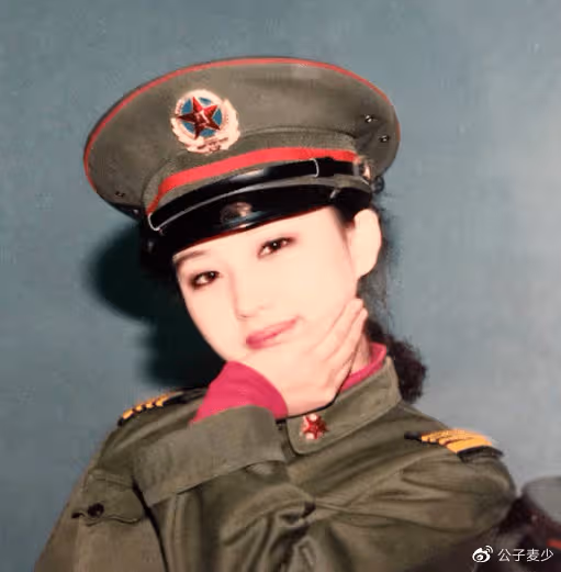 孫楠前妻罕見出鏡!買紅妹和湯唯聚餐,離婚14年線條豐滿越來越美