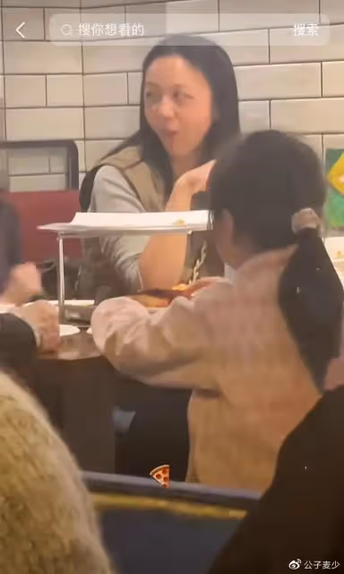 湯唯帶女兒北京吃披薩!如今身家過億,卻寧願去鄉下「當農民種地」?