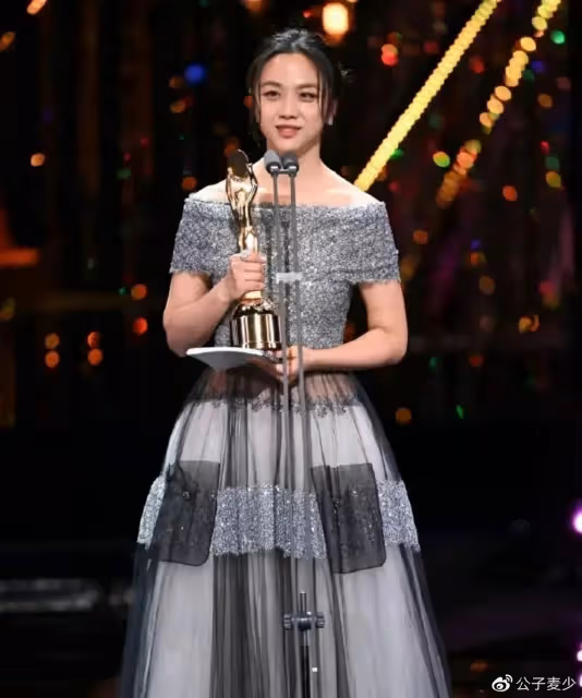 湯唯帶女兒北京吃披薩!如今身家過億,卻寧願去鄉下「當農民種地」?