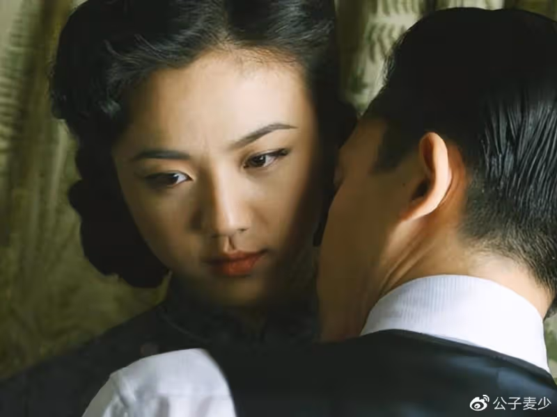 湯唯帶女兒北京吃披薩!如今身家過億,卻寧願去鄉下「當農民種地」?