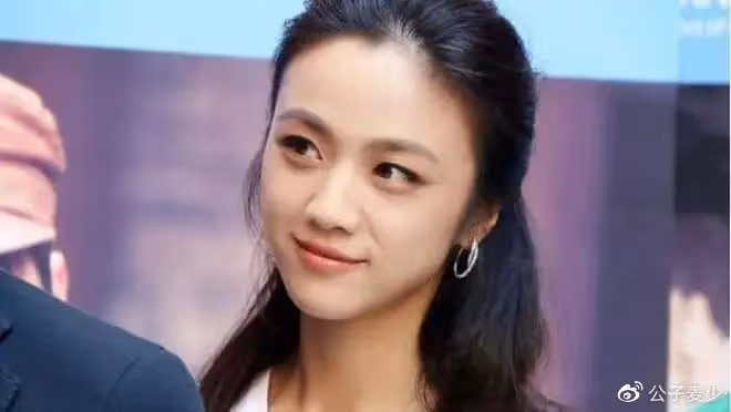 湯唯帶女兒北京吃披薩!如今身家過億,卻寧願去鄉下「當農民種地」?