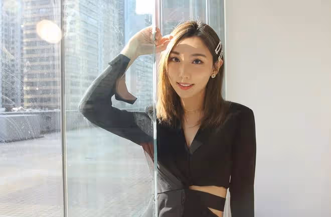 26歲男星疑公開與富婆戀情！曾被女方前任暴打，面部受傷縫10針