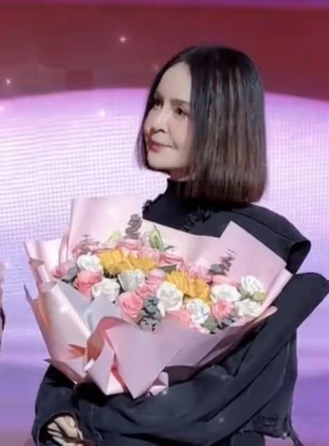 54歲歌壇天后高勝美與網紅賣貨,臉僵變形疑整容,再唱千年等一回