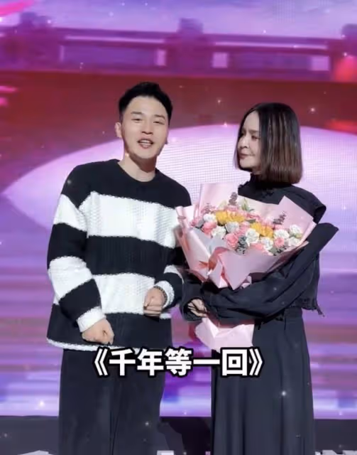 54歲歌壇天后高勝美與網紅賣貨,臉僵變形疑整容,再唱千年等一回