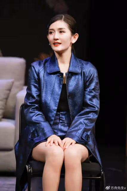 謝娜為女兒做餅乾,小咘芽喂媽媽用假動作,像謝娜一樣有綜藝感