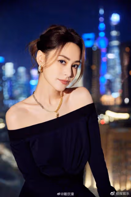 42歲阿嬌近照曝光,穿弔帶衫小秀性感,瘦身成功後更驚艷了
