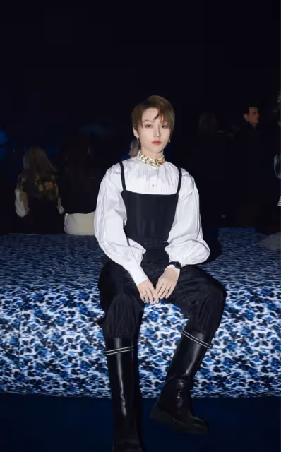 巴黎時裝周大秀,中韓女星大pk:章子怡氣場碾壓,金智秀儀態太差