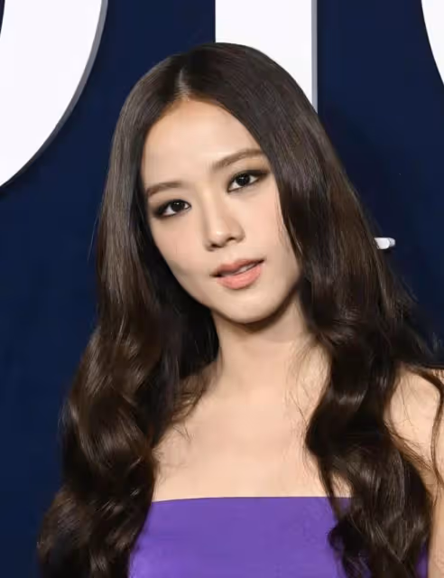 巴黎時裝周大秀,中韓女星大pk:章子怡氣場碾壓,金智秀儀態太差