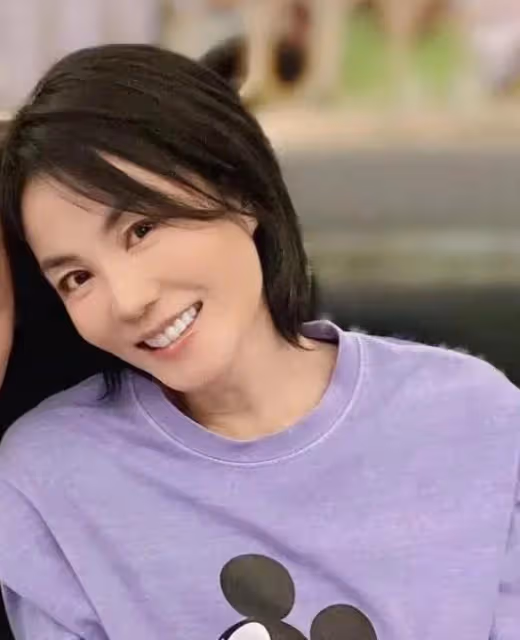 疑似王菲小號曬照,網友爆出其已經和謝霆鋒分手,半年內零互動