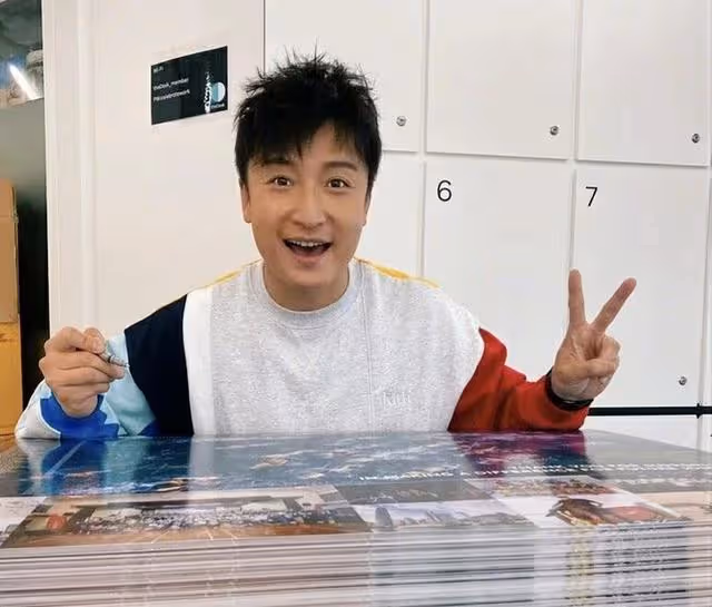 恭喜！香港知名熒幕男神迎來新戀情，女友是藝術家還撞臉港姐冠軍