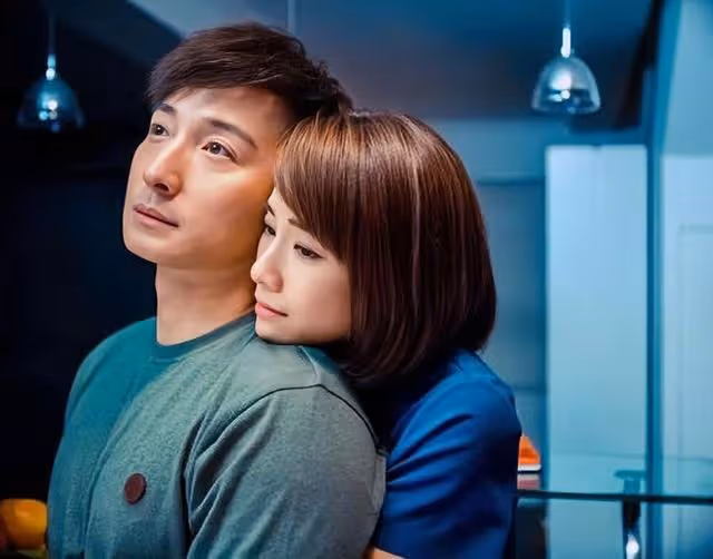 恭喜！香港知名熒幕男神迎來新戀情，女友是藝術家還撞臉港姐冠軍