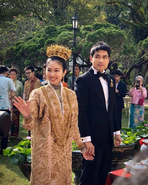 恭喜！泰國最美變性人寶兒大婚，戴滿金器風光出嫁，老公滿臉幸福