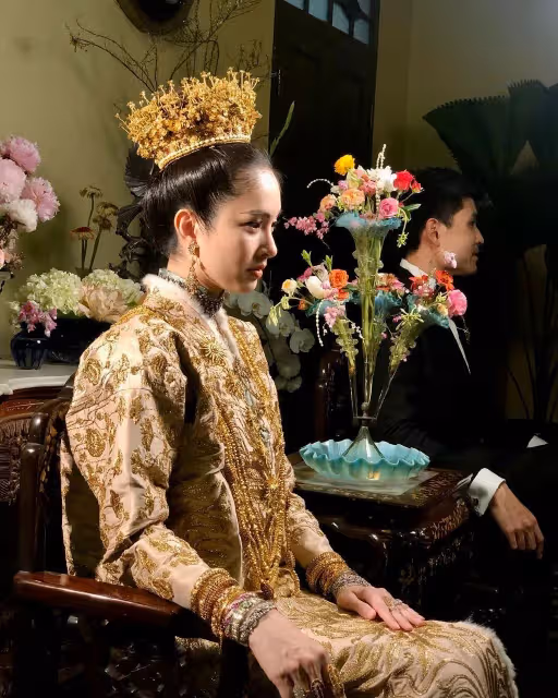 恭喜！泰國最美變性人寶兒大婚，戴滿金器風光出嫁，老公滿臉幸福