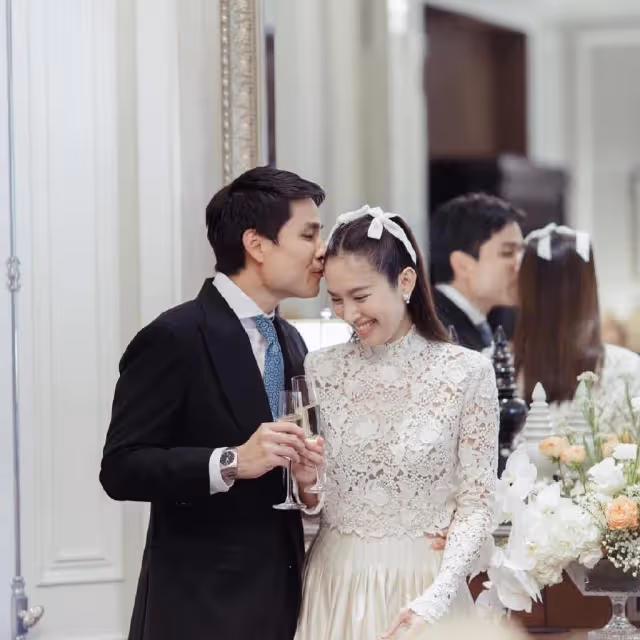 恭喜！泰國最美變性人寶兒大婚，戴滿金器風光出嫁，老公滿臉幸福