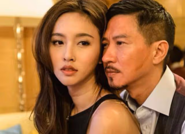 恭喜！泰國最美變性人寶兒大婚，戴滿金器風光出嫁，老公滿臉幸福