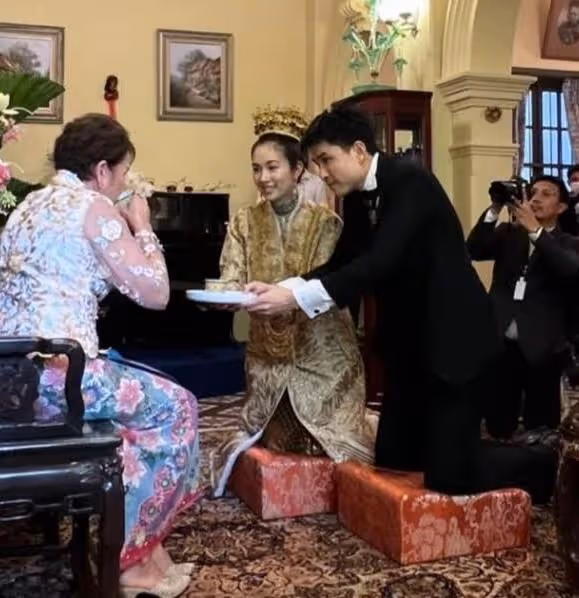 恭喜！泰國最美變性人寶兒大婚，戴滿金器風光出嫁，老公滿臉幸福