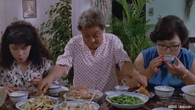 老伴親戚一家4口總來蹭飯,直到我用鹽水煮筷子,他們才消停下來