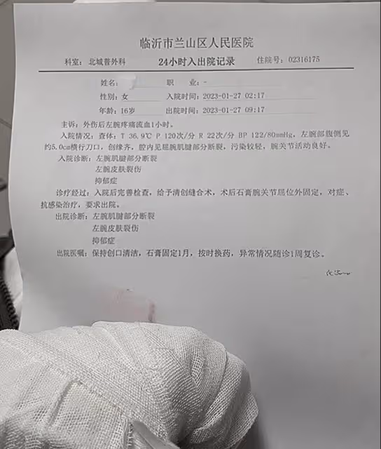 不可思議！16歲網紅當街打人，全身大片刺青，疑似從事特殊職業！