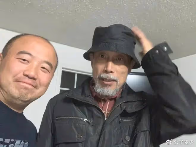 66歲孫海英近況曝光！現身美國富人區撿破爛，彎腰翻垃圾不嫌髒